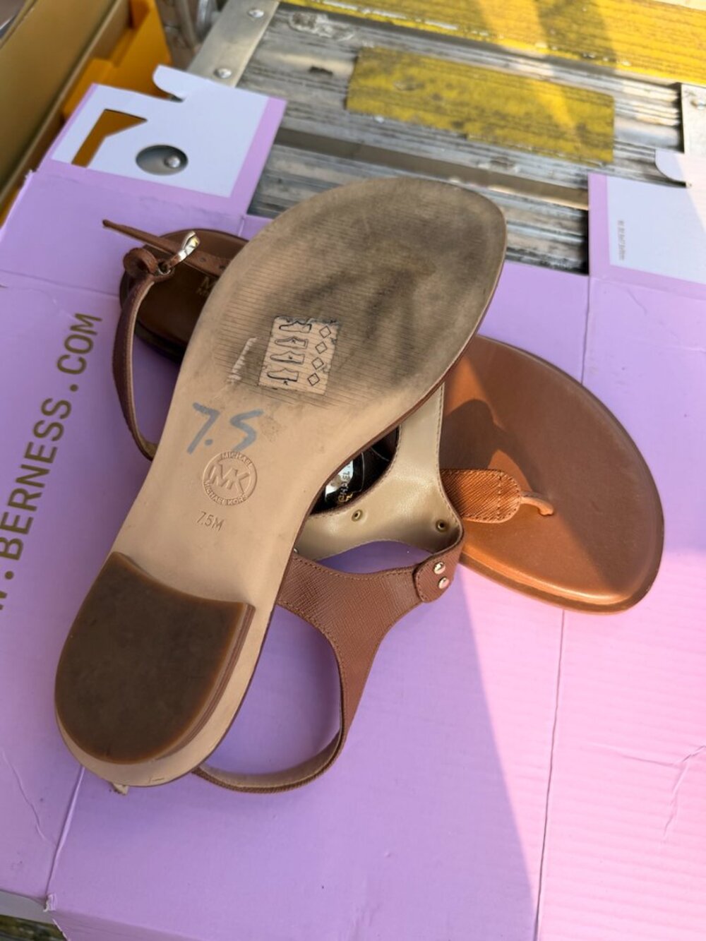 Michael Kors Brown Leather Thong Sandals | Gold Logo Hardware | Size 7.5 - Picture 3 of 3